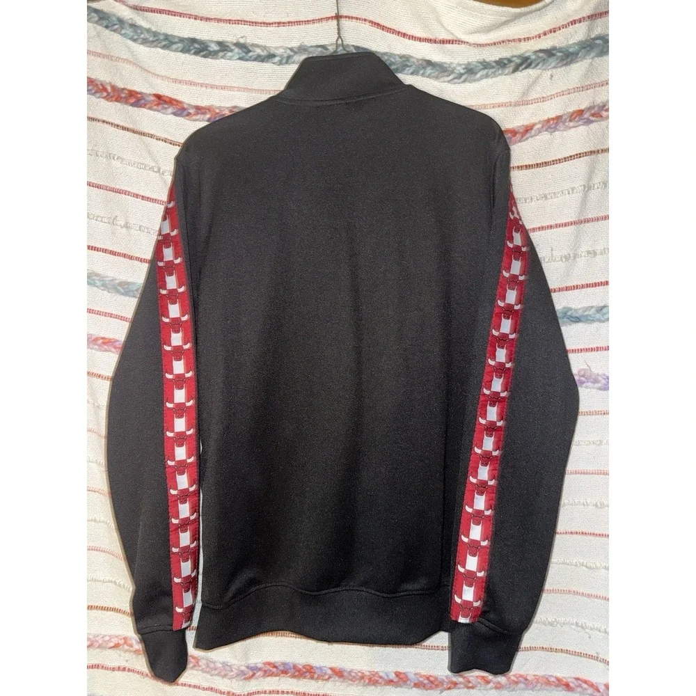 Chicago Bulls  Track Warm-up NBA Jacket Men's Large Full‎ Zip Logos On Sleeves
